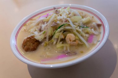 Lezzetli erişte servisi.