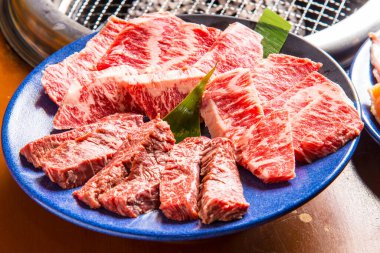 Masada leziz ızgara et var.