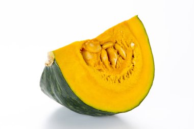 taze beyaz arka plan üzerinde izole kabak dilim