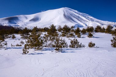 karla kaplı dağ arkaplanı 