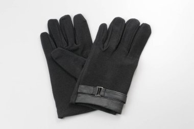 izole beyaz zemin üzerine siyah deri eldiven