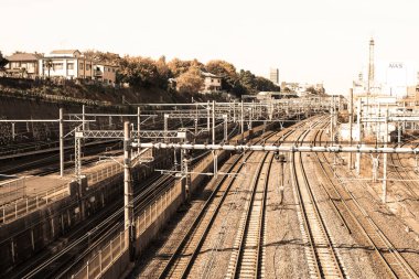 Şehirdeki demiryolu rayları, hava manzarası 