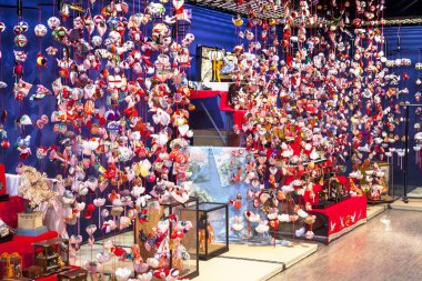 Markette satılan Çin hatıraları.