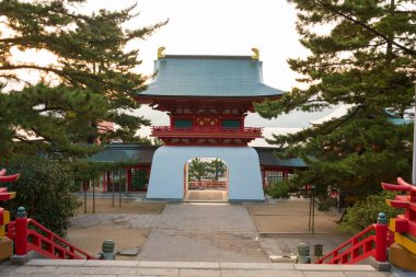 Tapınak manzarası, geleneksel Japon mimarisi.