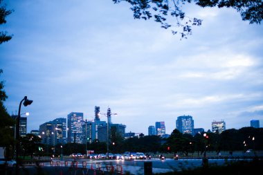 Aydınlanmış Şehir 'in Alacakaranlık Zamanındaki Modern Japon Şehri Manzarası 