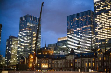 Tokyo İstasyonu Tokyo, Japonya 'da gece