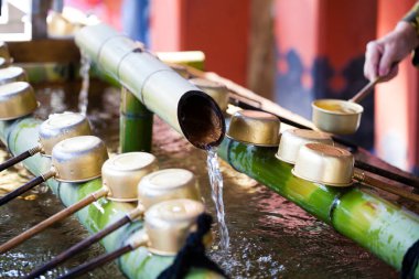 Geleneksel bambu arıtma çeşmesi