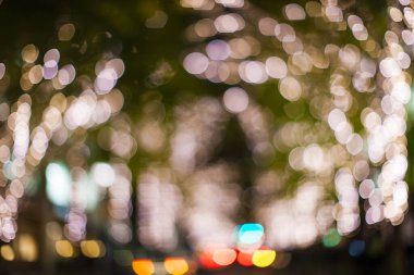 Yılbaşı ışıklarının bulanık arkaplanı. Yeni yıl ve Noel arkaplanı