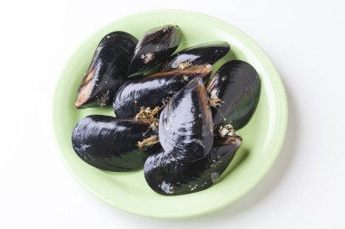 Tabakta pişmiş midye