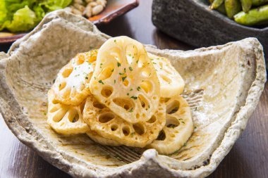 Nilüfer kökü cipsi, renkon cipsi olarak da bilinir, Japon mutfağı.