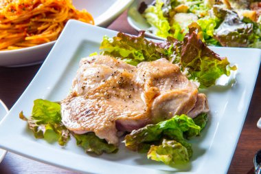 Sebzeli ördek göğsü.