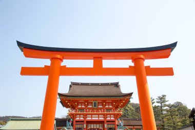 Tapınak manzarası, geleneksel Japon mimarisi.