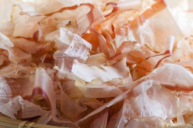 Japon baharatlı katsuobushi. Keskin bir kesik Bonito Flakes 