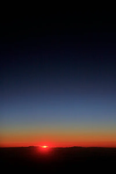 Piękny Zachód Słońca Nad Górą — Zdjęcie stockowe