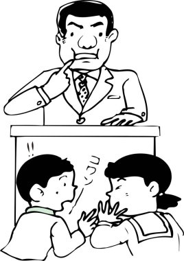 Podyumun arkasında iki çocuğun fısıldamasını izleyen bir adam.