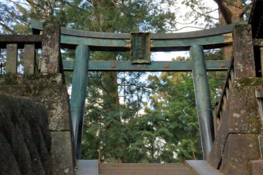 Japon tapınağındaki geleneksel antik dekorun yakın plan çekimi.