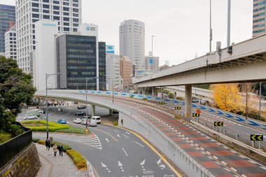 Modern Gökdelenleri Geçen Yükseltilmiş Otoyol Kavşağı