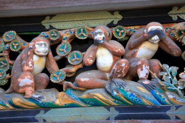 Japon tapınağındaki geleneksel antik dekorun yakın plan çekimi.