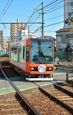 Tokyo şehri peyzajı ile Japonya 'da tren