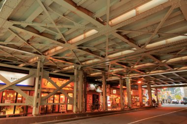 Mağazalar ve Restoranlar Demiryolu Viyana 'sının Çelik Yapısı Altında Bulundu