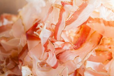 Japon baharatlı katsuobushi. Keskin bir kesik Bonito Flakes 