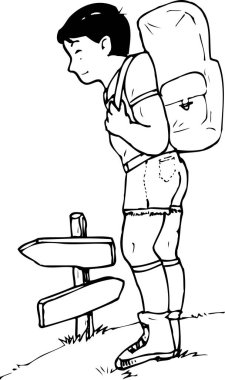 Tahta levhanın yanında duran sırt çantası taşıyan çocuk.