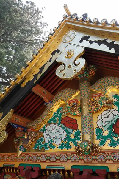 日本木庙中传统古代装饰的特写 — 图库照片