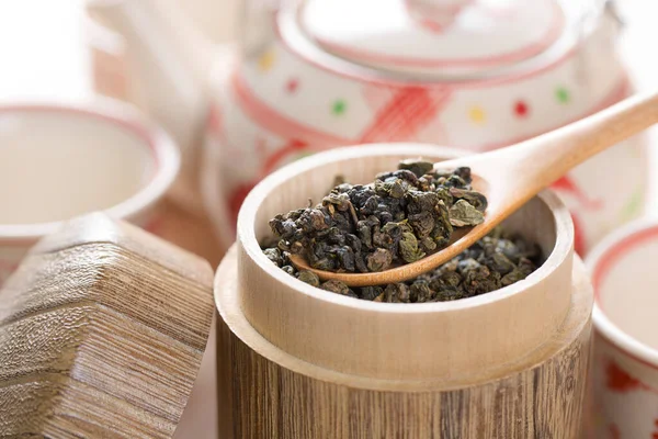 Haufen Getrockneter Grüner Tee Holzlöffel — Stockfoto