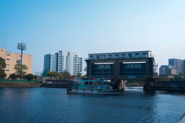 Japon mimarisinin gündüz görüşü. Japonya 'da modern şehir manzarası