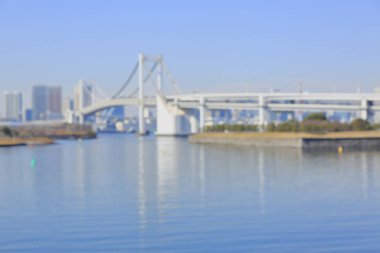 Odaiba 'daki Gökkuşağı Köprüsü, Tokyo, Japonya. Bulanık arkaplan