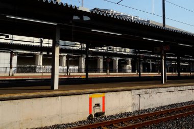 Şehirdeki tren rayları.