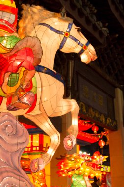 Japon kağıt fenerleri, yeni yıl süslemeleri.