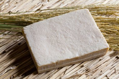 İşlenmiş soya yemeği. Tipik bir Japon mutfağı malzemesi. Sağlıklı tofu.