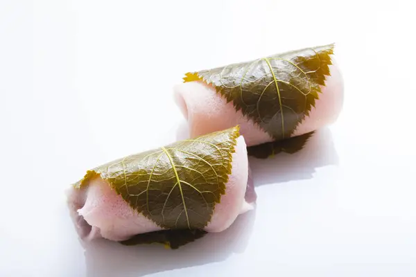 Sakuramochi Japanisches Süßwaren Eingelegte Kirschblätter Gewickelt — Stockfoto