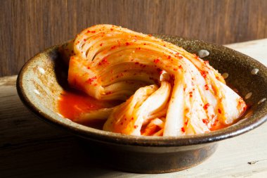 Kore mayalanmış baharatlı sebze Kimchi.