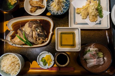 Lezzetli Asya yemekleri, yukarıdan seçici bir odak