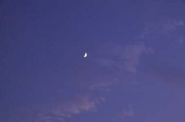 gece gökyüzü ve hilal