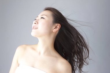 Doğal makyajlı güzel Asyalı kadın.