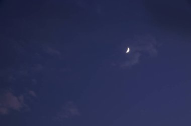 gece gökyüzü ve hilal