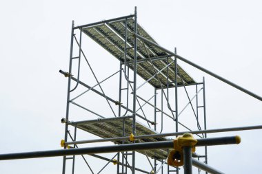 İskele ve inşaat alanı, inşa süreci