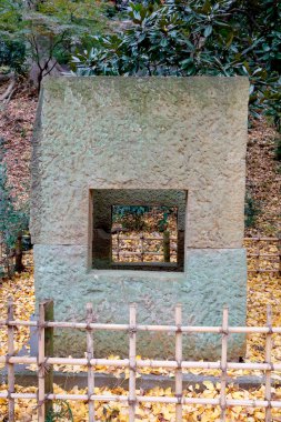 Japonya 'daki tapınağın yakınındaki anıt taşların dış görünüşü.