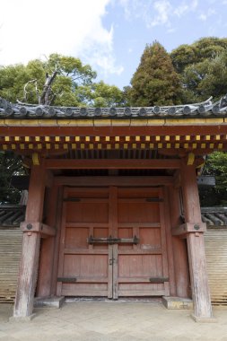 Yaz günü geleneksel Japon mimarisi