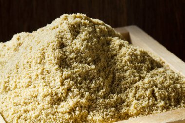 Japon Kinako 'nun yakın görüntüsü. Kinako soya unu.