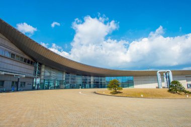 osaka, japan - 7 Kasım, 2016: Mavi gökyüzü ve gökyüzündeki beyaz bulutlar