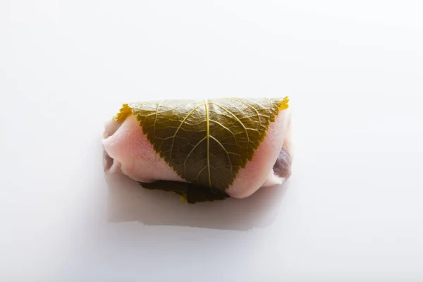 Sakuramochi Japanische Süßwaren Ein Eingelegtes Kirschblatt Gewickelt — Stockfoto