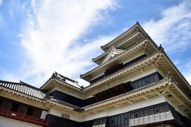 Tapınak manzarası, geleneksel Japon mimarisi.