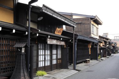 Asya şehrinde geleneksel Japon mimarisi