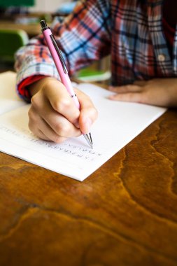 Japonca okulunda öğrenci el yazısı. 