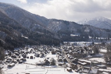 Shirakawago 'nun Japonya' daki kış sezonundaki güzel manzarası. unesco Dünya Mirası