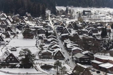 Japonya 'da kış mevsiminde geleneksel Japon Shirakawa köyü. Unesco Dünya Mirası